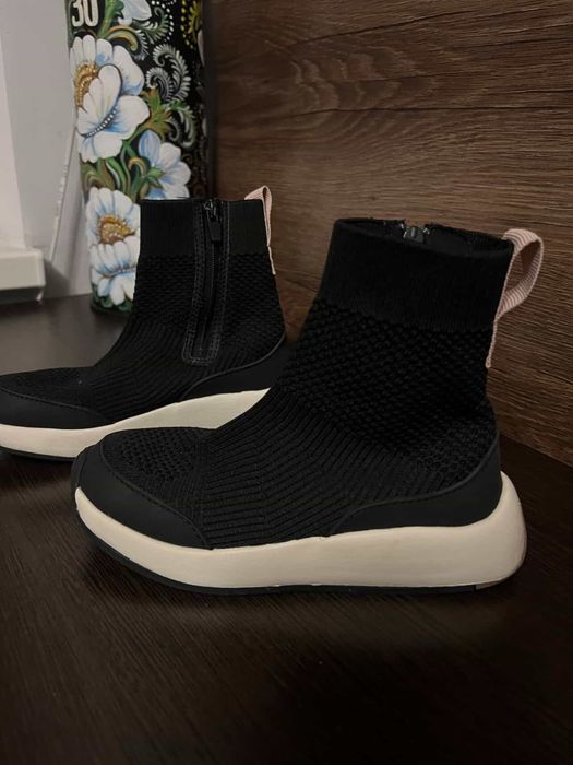 Дитячі кросівки zara