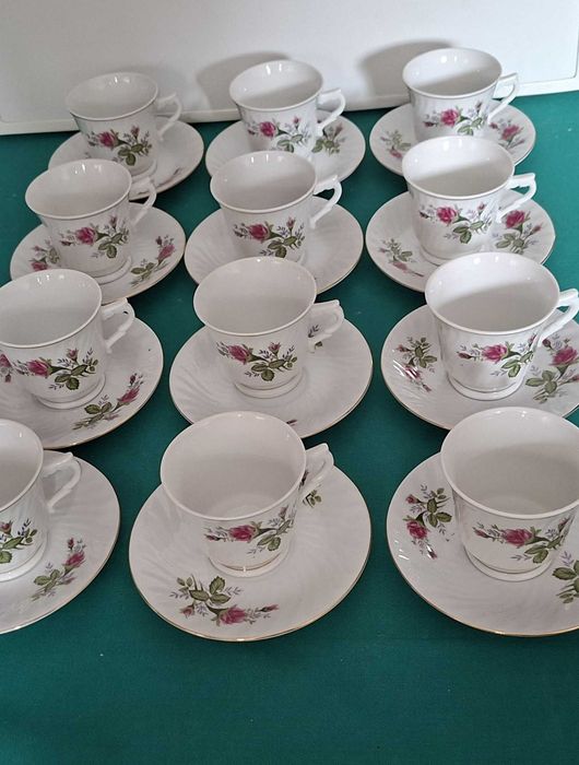 12 Chávenas de Chá orientais antigas, com rosas