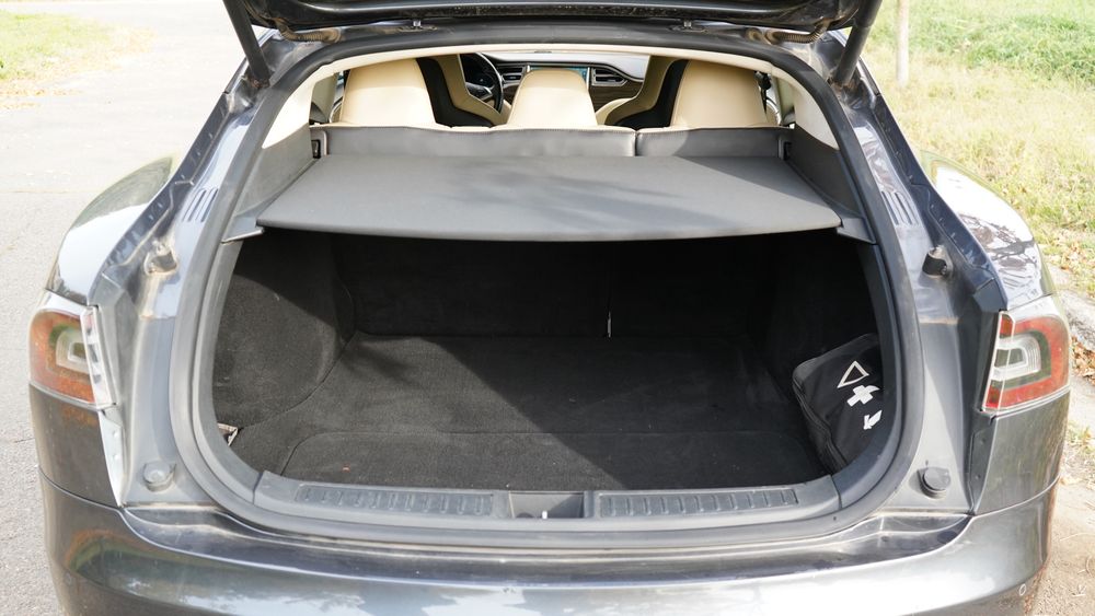 Tesla model S 85D