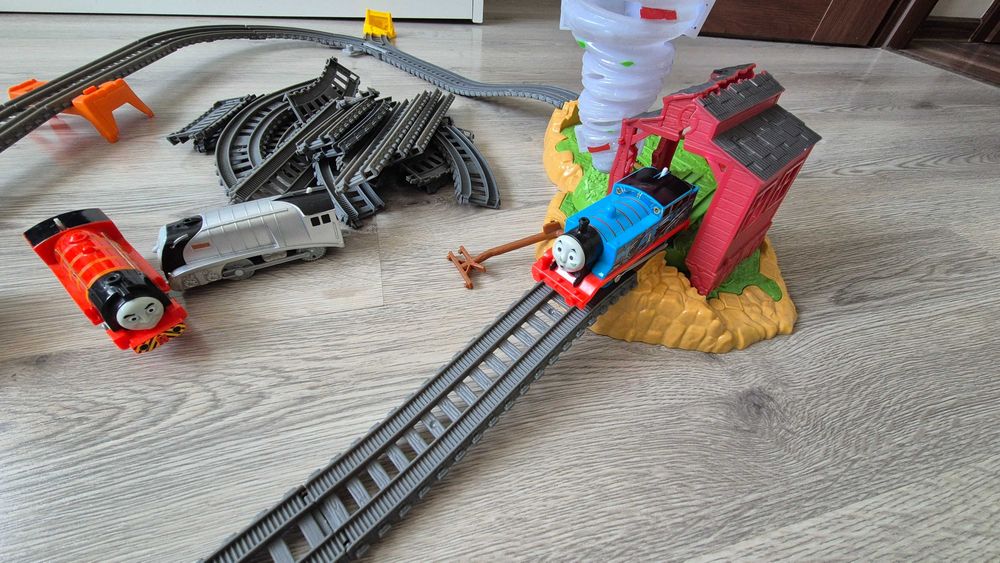 Mega zestaw Tomek i przyjaciele Tornado dodatkowe tory 3 ciuchcie