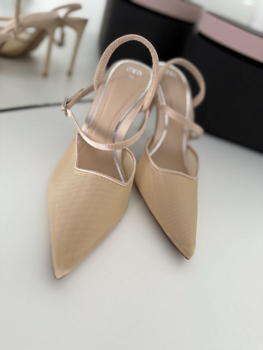 Туфлі, босоніжки, мюлі