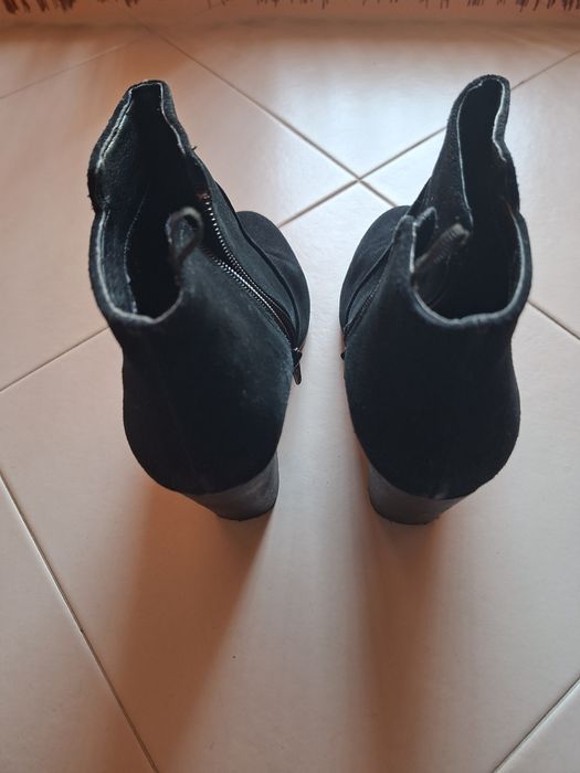 Botins pretos camurça