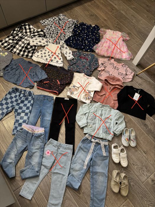 Одяг на дівчинку 3-5 рочків сукні,джинси,блузочки,світшоти,кросівки