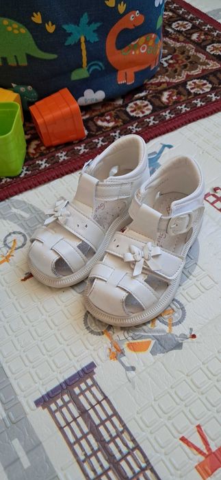 Сандалі для дівчинки