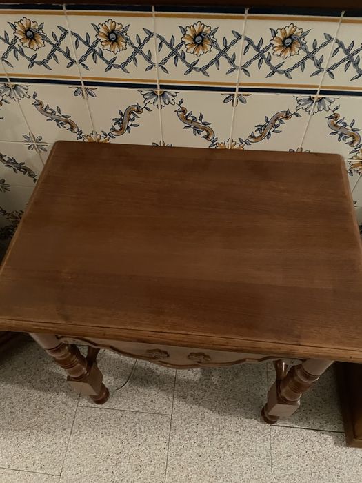 Consola em madeira de castanho