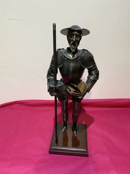 Dom Quixote em metal