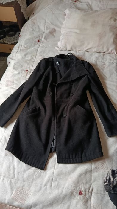 Casacos e calçado de mulher