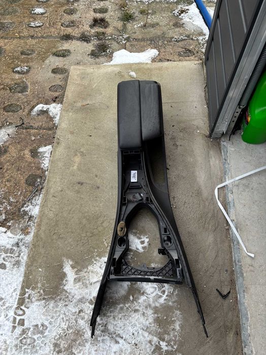 bmw e90 e91 podłokietnik czarny z tunelem EU skóra