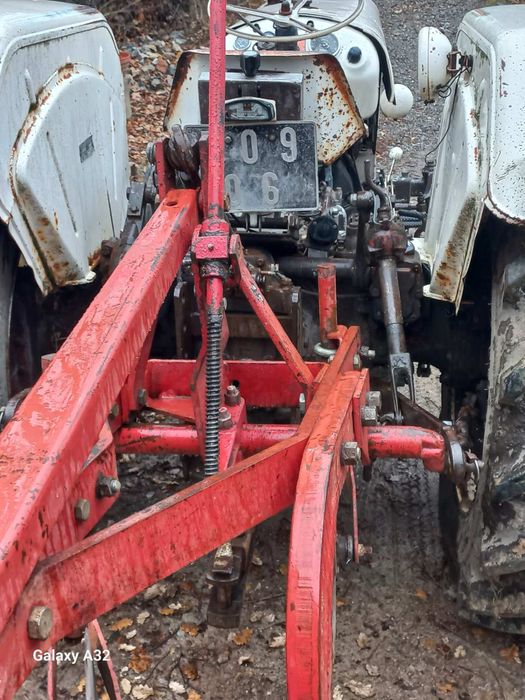 Продам 2-х корпусний плуг Massey-Ferguson 2по30