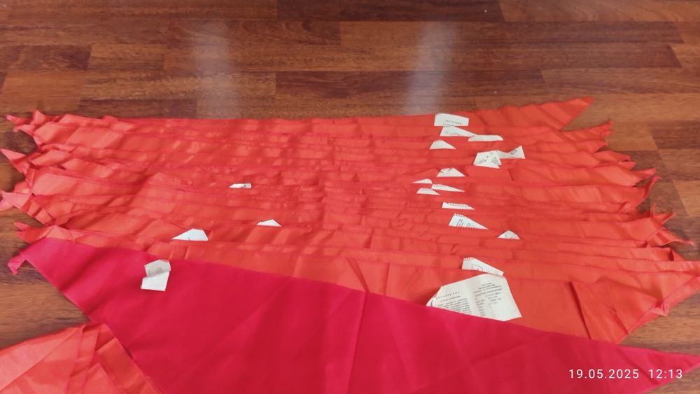 Галстук пионерский. 1983 г. С биркой . Новые. Значки.