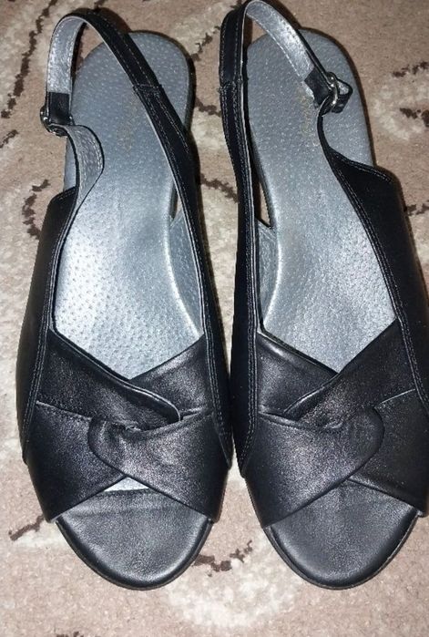 Босоніжки шкіряні