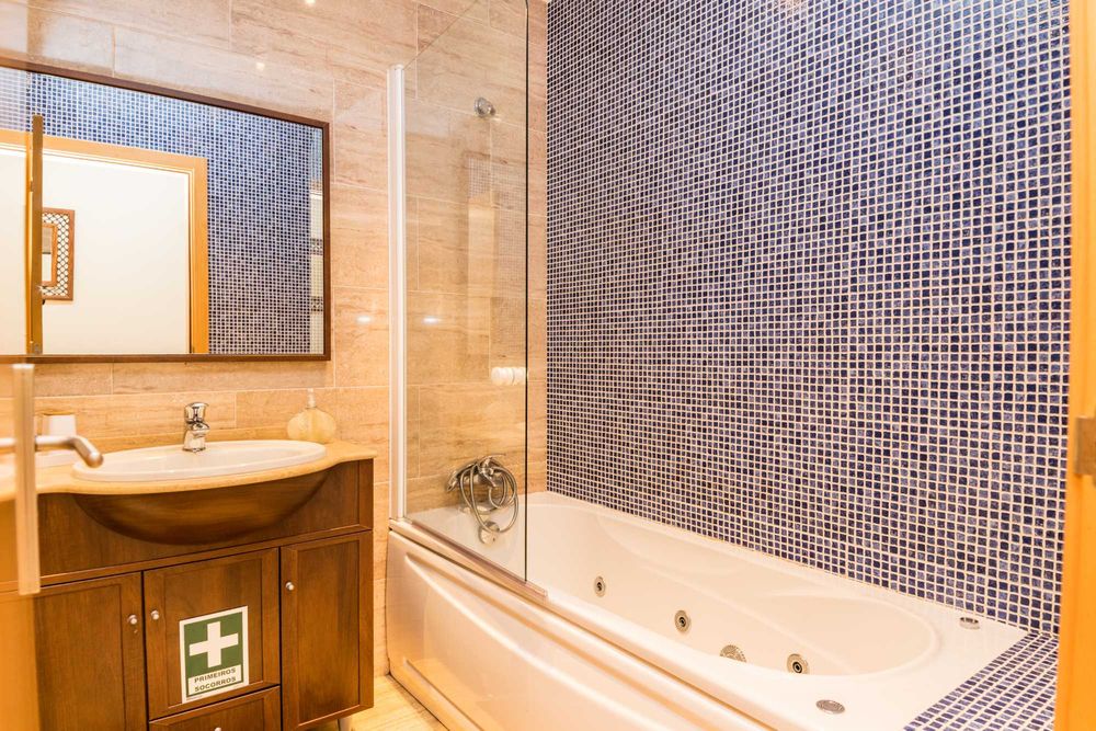 Apartamento T2 Ate 6 Pessoas com Ar condicionado, Wi-fi, Canais Premium, Sport Tv, Atoalhados Incluídos