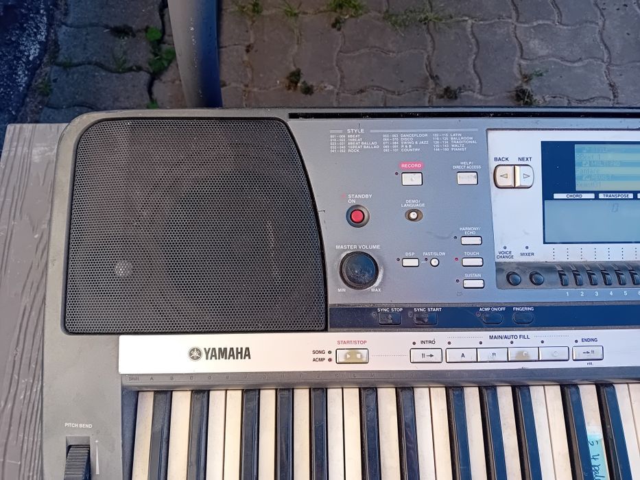Keyboard Yamaha PSR-640 + Stacja dysków – Sprawny, przetestowany!