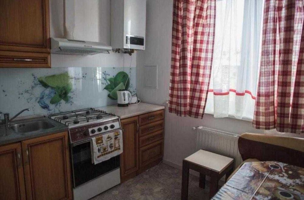 Продається чотирикімнатна квартира по вулиці Скісна Франківський р-н