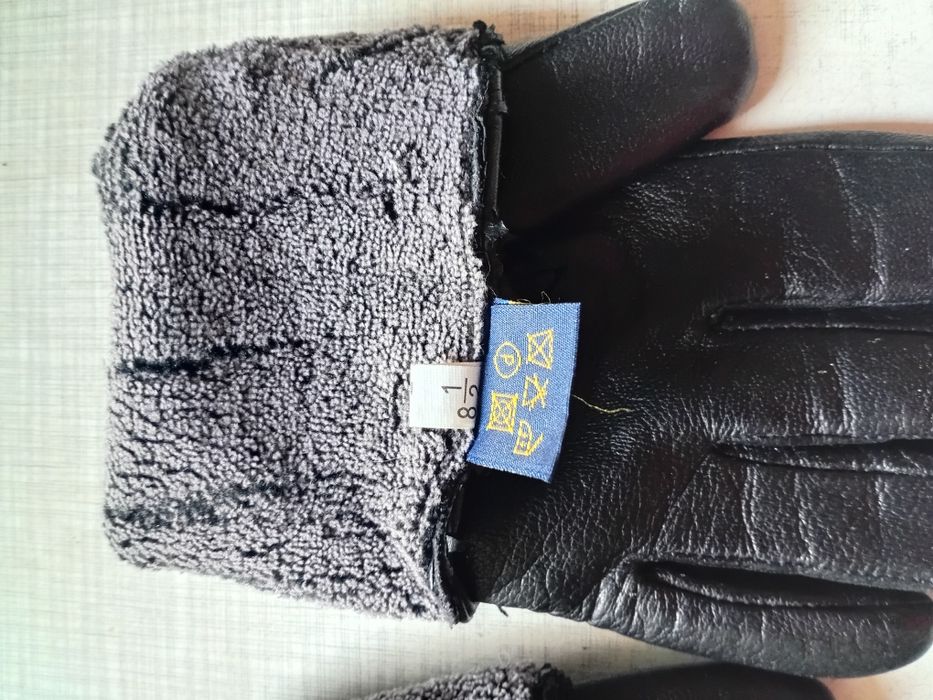 Продам перчатки б/у но в отличном состоянии  размер 8.5