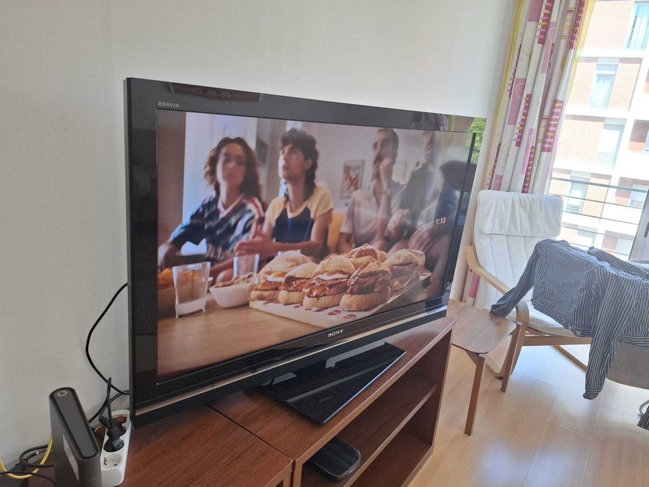 Televisão Sony Bravia KDL-46W5500 46" Full HD – Bom Estado
