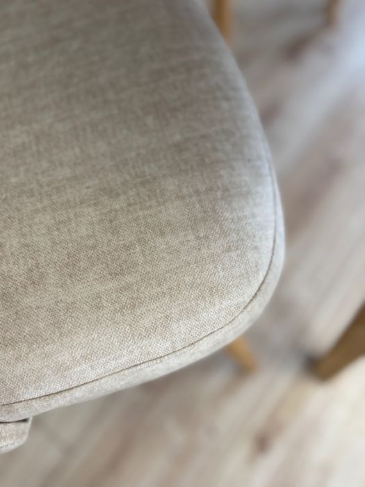 Krzesło dębowe tapicerowane-dostępne od ręki