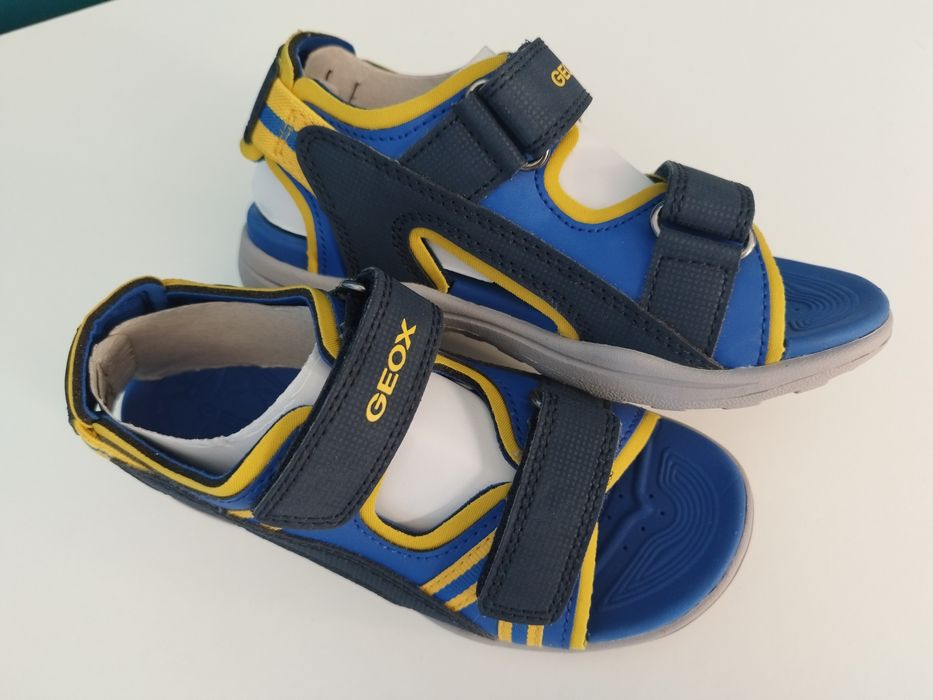 Sandálias Geox tamanho 29