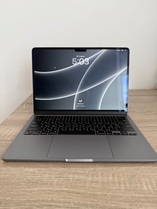 MacBook Air M2 8/256 ГБ - ідеальний стан + чохол