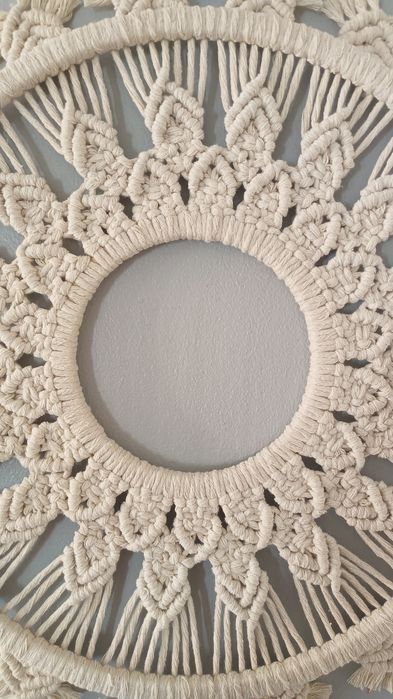 Makrama ścienna „Mandala” – ręcznie wykonana dekoracja w stylu boho