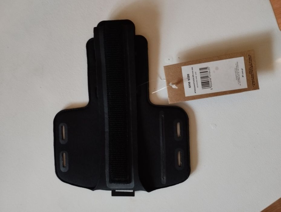 Sprzedam etui na telefon nakładane na ramię.