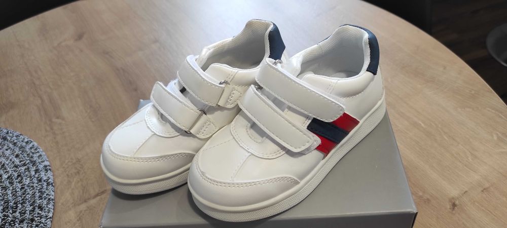 Buty dziecięce Victory r.25 nowe