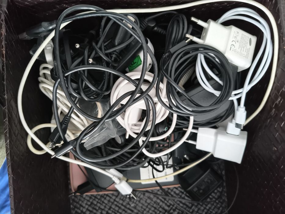 Vários telemóveis usados