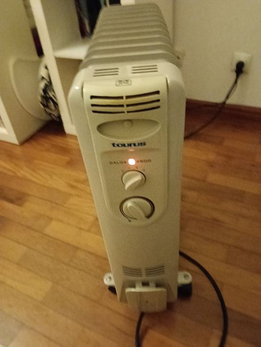 Radiador a óleo da marca Taurus 2500 w