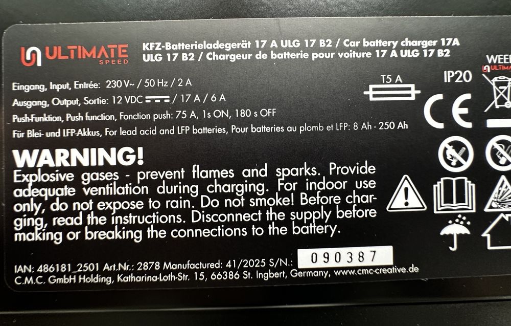 Потужний зарядний пристрій Ultimate Speed ULG 17 B2  12V дисплей