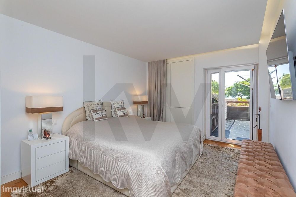 Apartamento T4 |  Parque dos Poetas l Terraço  com 50m2 e Box com  2 l