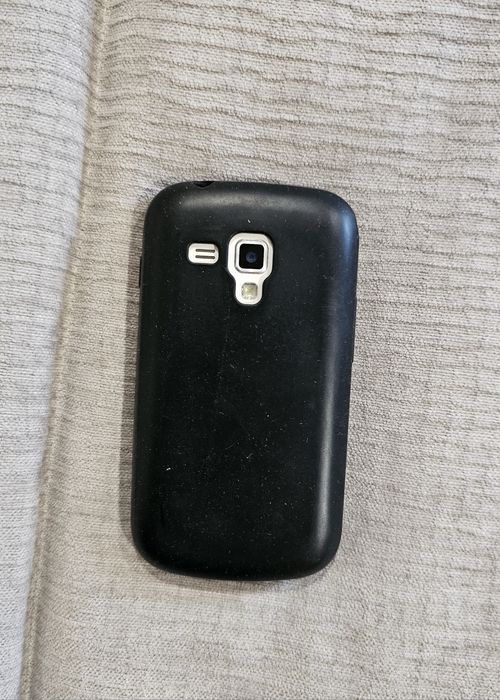 Telemóvel Samsung sem bateria, com capa