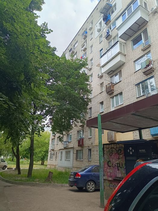 Продам однокімнатну квартиру в Броварах район масів.