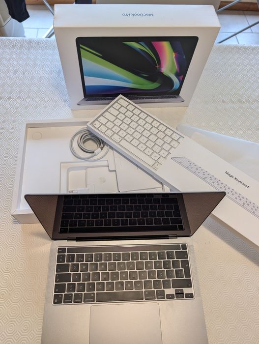 MacBook Pro 13” (2022) – Apple M2 | 16GB RAM | 256GB SSD