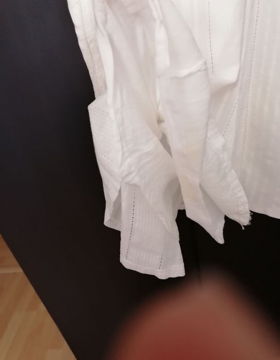 Vestido branco, tamanho S, usado. Curto. É forrado.