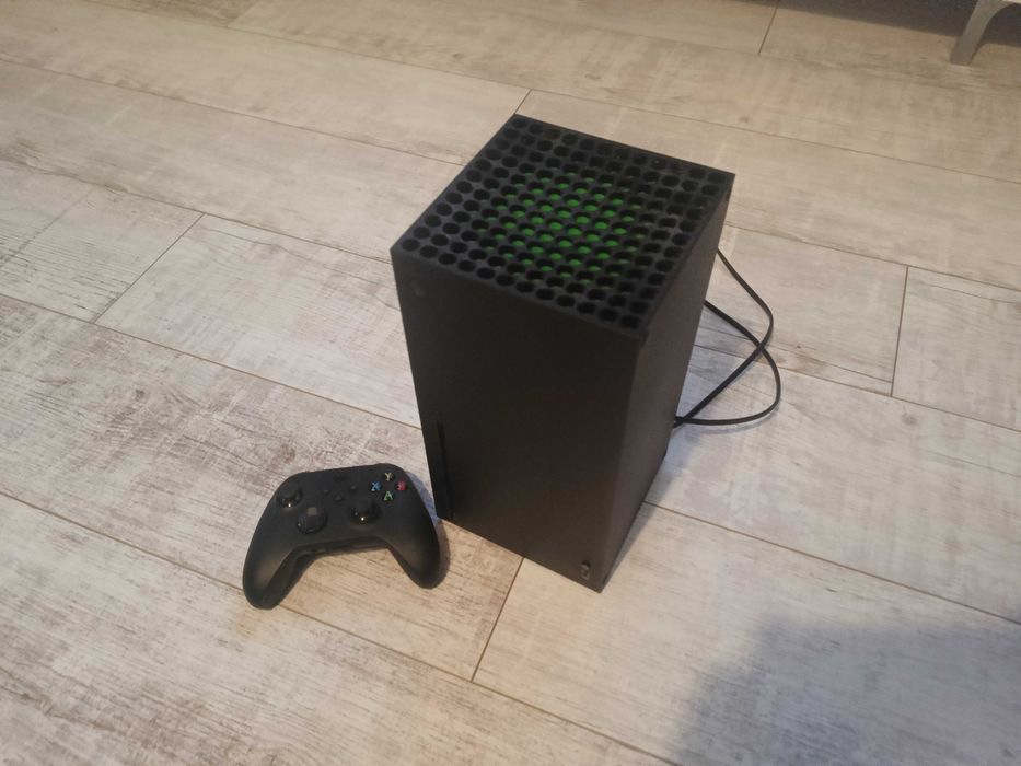 Konsola X-box series X z napędem + pad