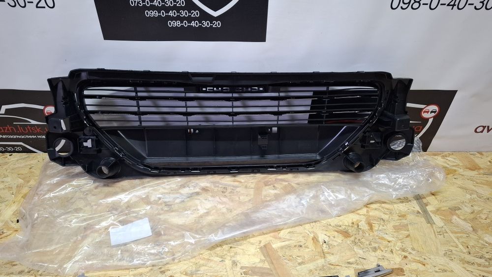 Решітка Peugeot 301 Решітка бампера пежо 301