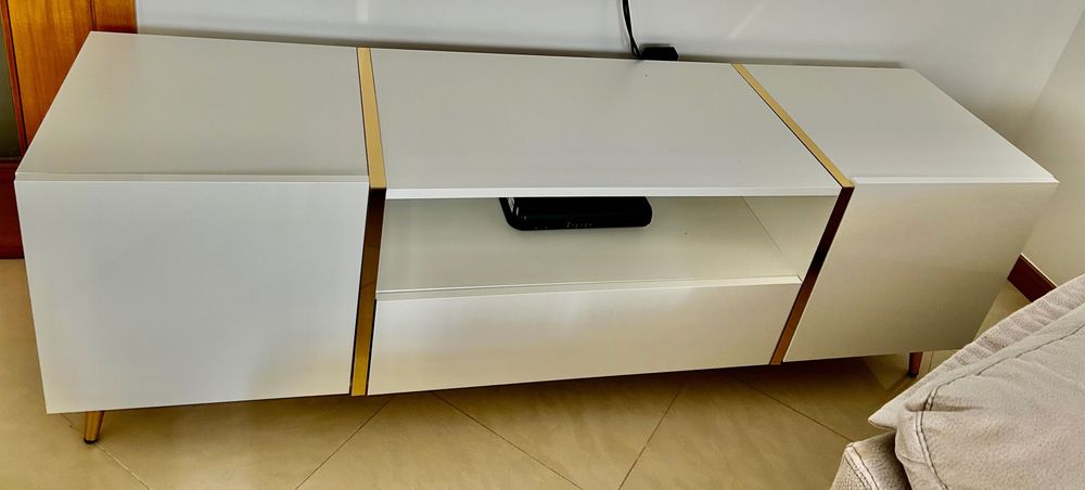 Vendo Móvel de TV e Mesa de Centro