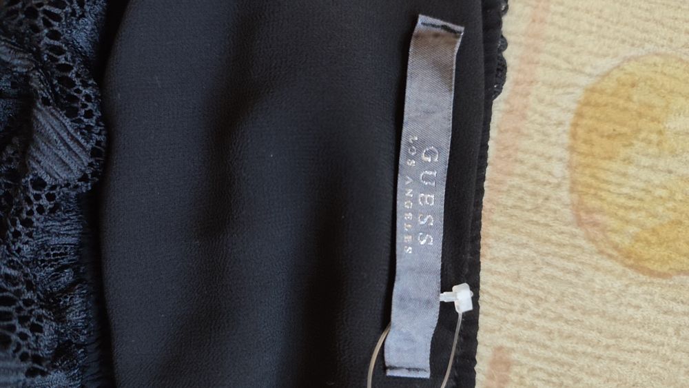 Сукня Guess чорна ажурна
