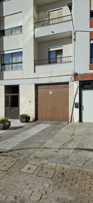 Alugo lugar de estacionamento - Barreiro centro