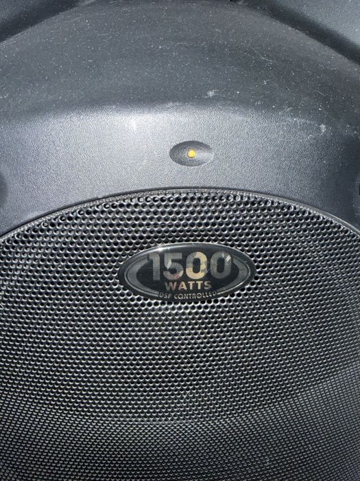 Vendo 2 colunas Behringer B615d de 1500w