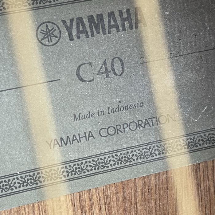 Класична акустична гітара Yamaha c40