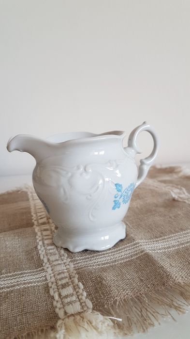 Sosierka, mlecznik. Porcelana Wałbrzych. Z dawnych lat PRL.