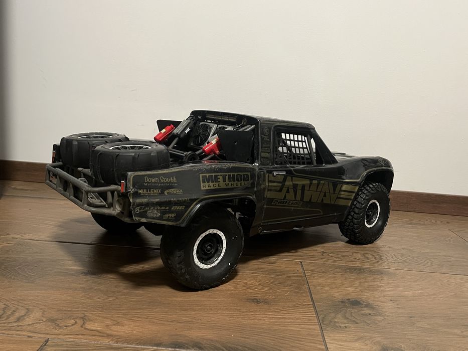 Traxxas udr combo hobbywing max8