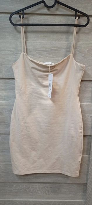 Sukienka beżowa dopasowana Sinsay