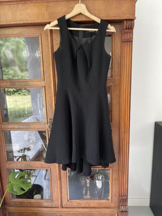 Czarna elegancka sukienka Reserved 36