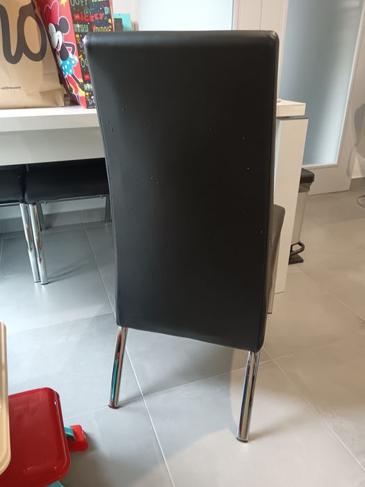 Cadeiras de sala cor preta  em napa