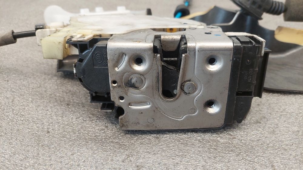 Fechadura / fecho porta frente direito MERCEDES-BENZ Classe E (W212)