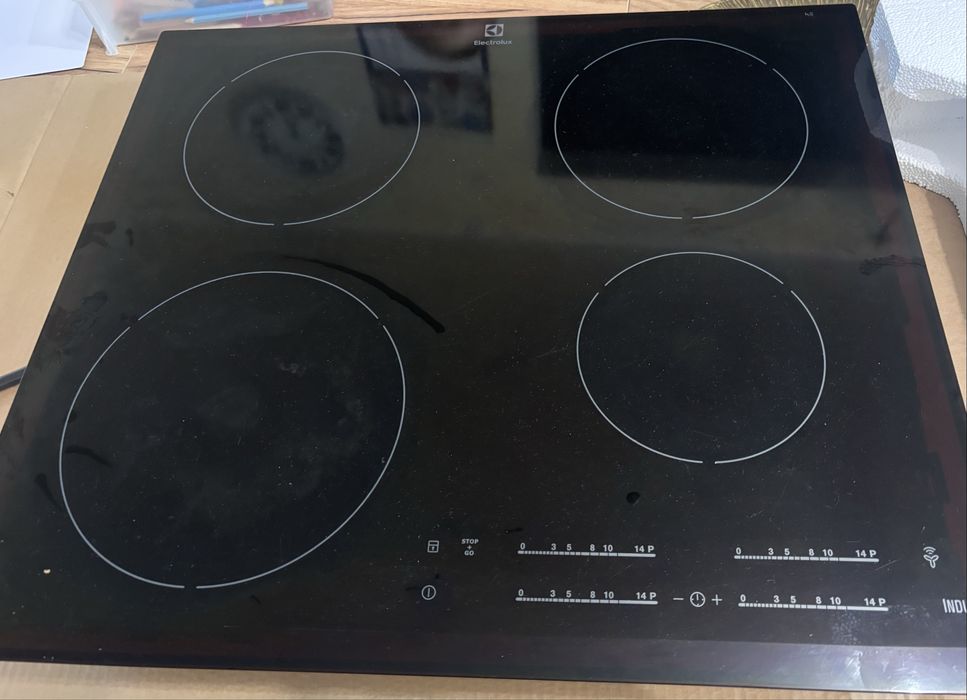Plyta indukcyjna elektrolux 400V cale szklo