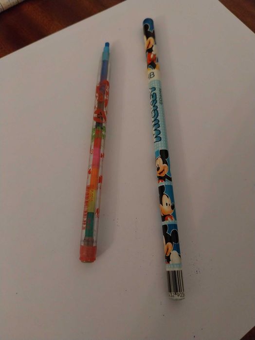 Conjunto Material Escolar com porta lápis Mickey, borracha, lápis, dispensador de fica cola, régua, esquadro, compasso e muito mais