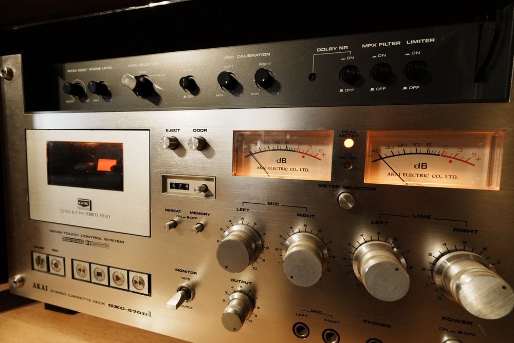 Продам Akai 570D 2